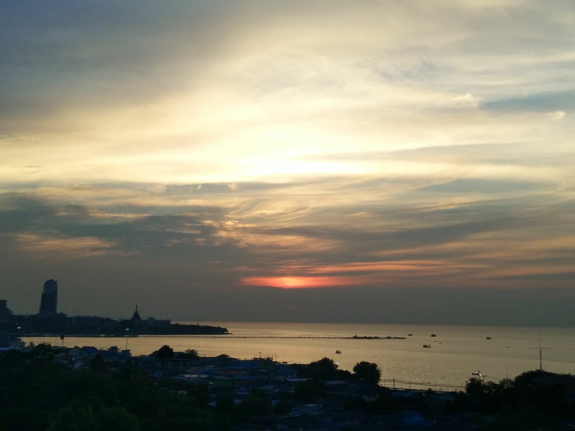 Ruenthip Pattaya Hotel Luaran gambar